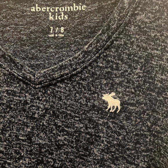 Abercrombie Kids Navy Blue Long-Sleeved Too - Picture 2 of 3